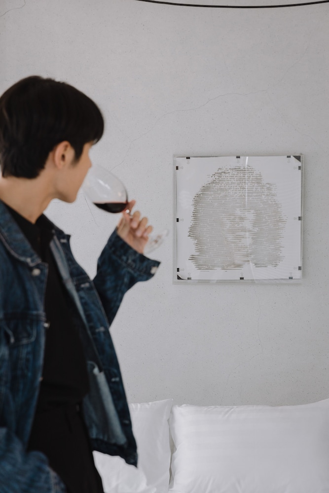 Artist Signature Room By Jitsing photo 2