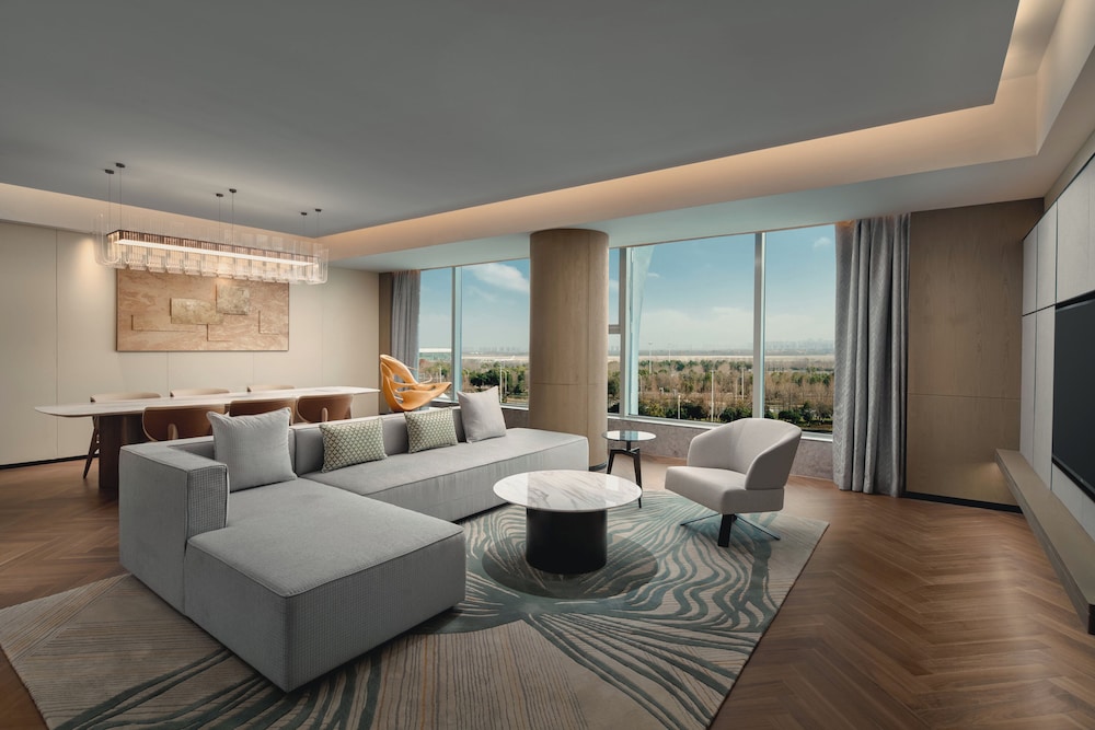 Suite, 1 Bedroom (Dining Area)