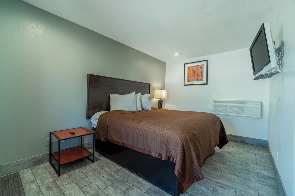 Deluxe Room, 1 King Bed