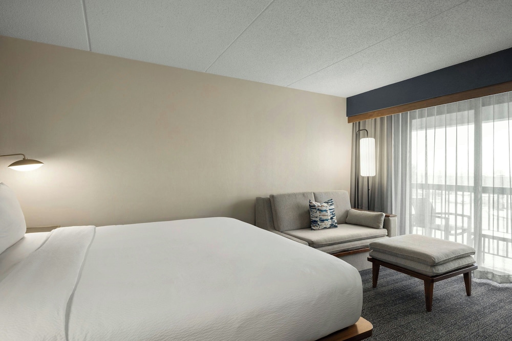 Room, 1 King Bed (Hearing Accessible) - Photo 5
