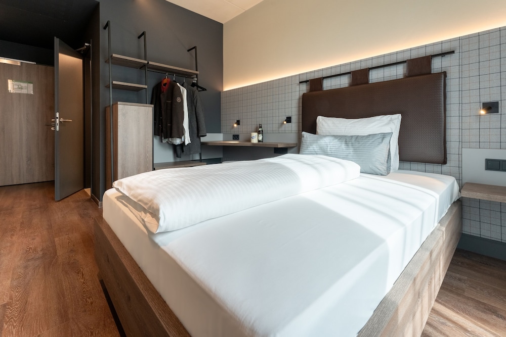 Basic Single Room, 1 Double Bed, Non Smoking photo 2