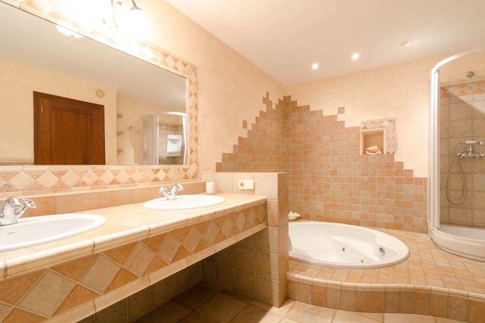 Villa photo 2