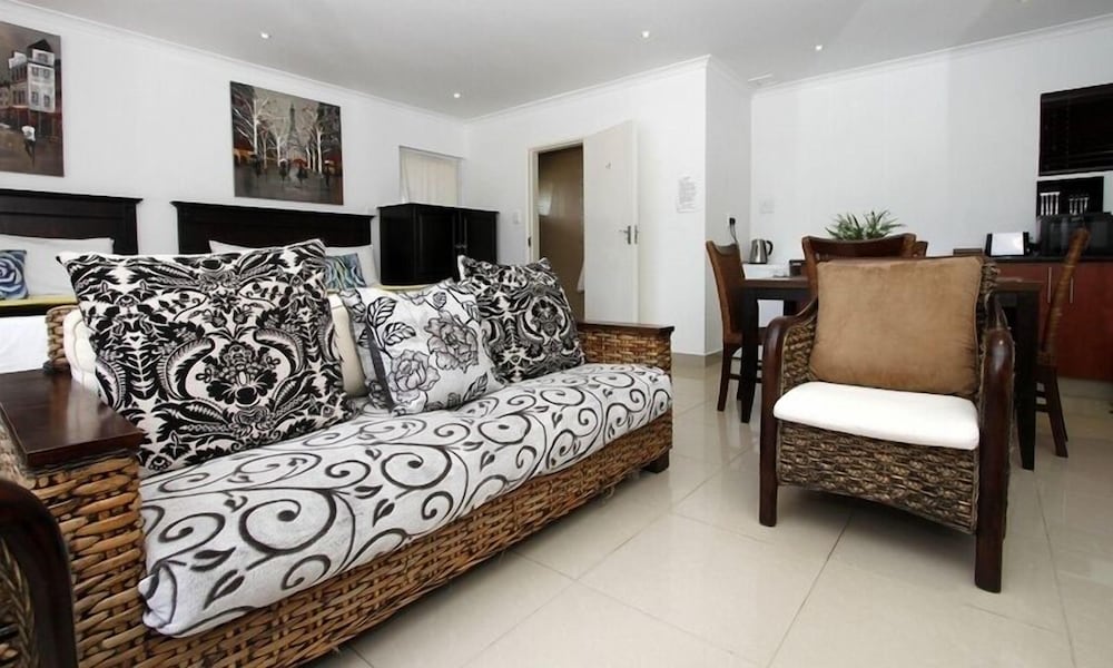 Room, Garden View (Twin Double Suite) photo 1