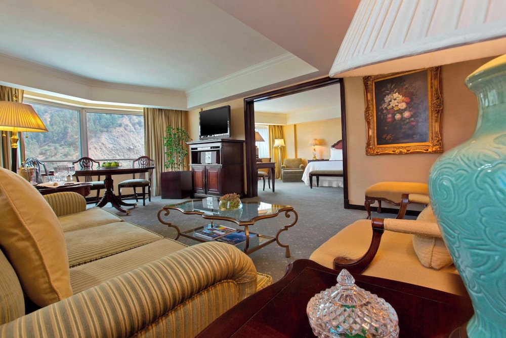Executive Suite, 1 King Bed - Photo 1