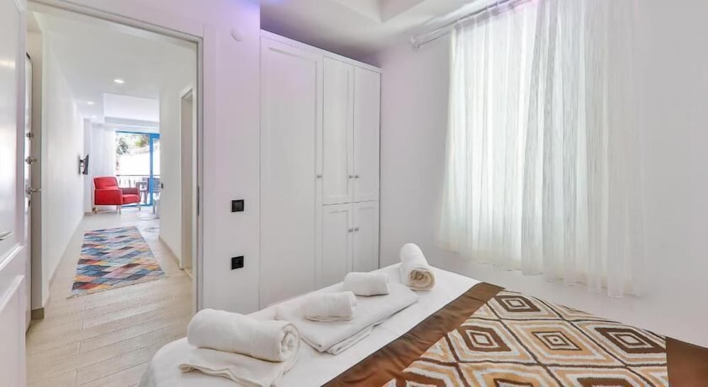 Standard Suite, 1 Double Bed with Sofa bed, Partial Sea View, Ground Floor photo 3