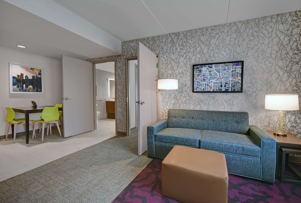 Suite, 1 Queen Bed, Accessible, Bathtub - Photo 1