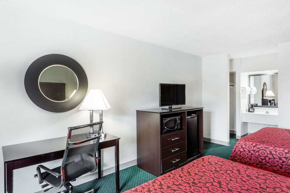 Standard Room, 2 Queen Beds photo 3