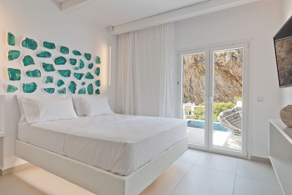 Deluxe Suite with Sea View photo 1