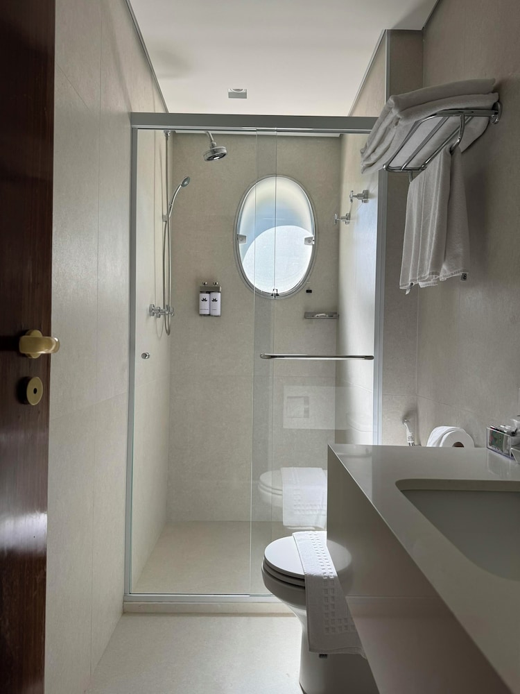Deluxe Double Room thumbnail 5