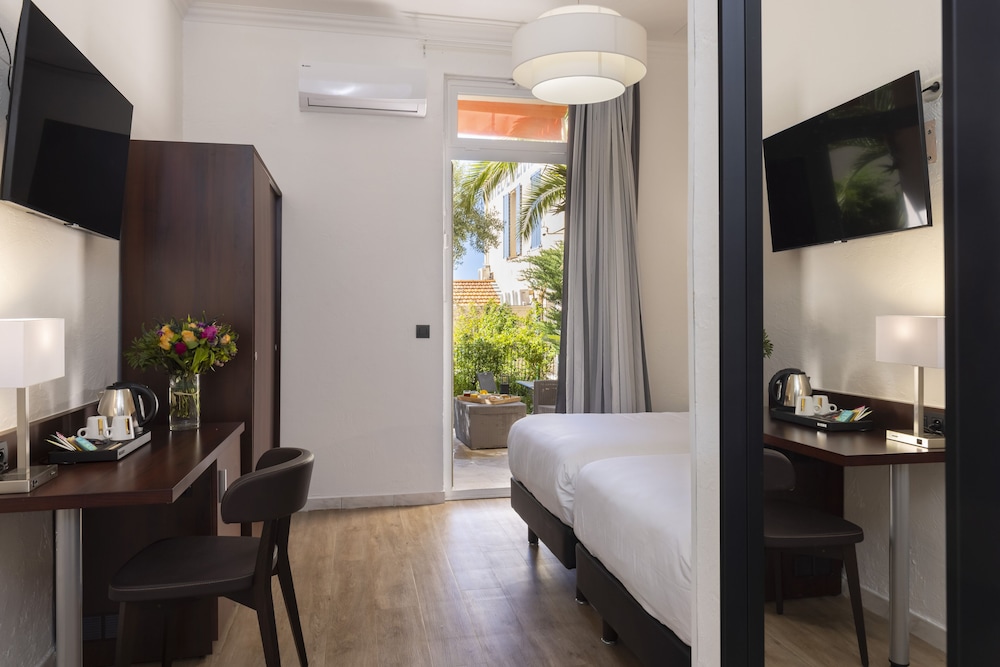 Superior Room - Photo 7