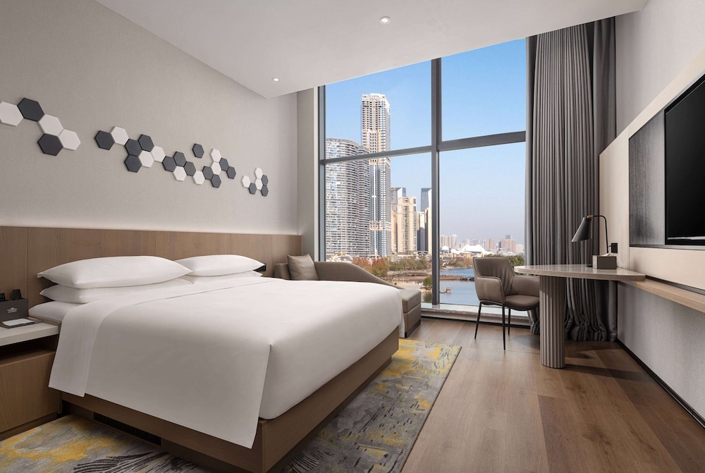 Room, 1 King Bed, Non Smoking (Meixi Lake View) photo 1