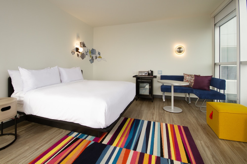 aloft, Room, 1 King Bed - Photo 3