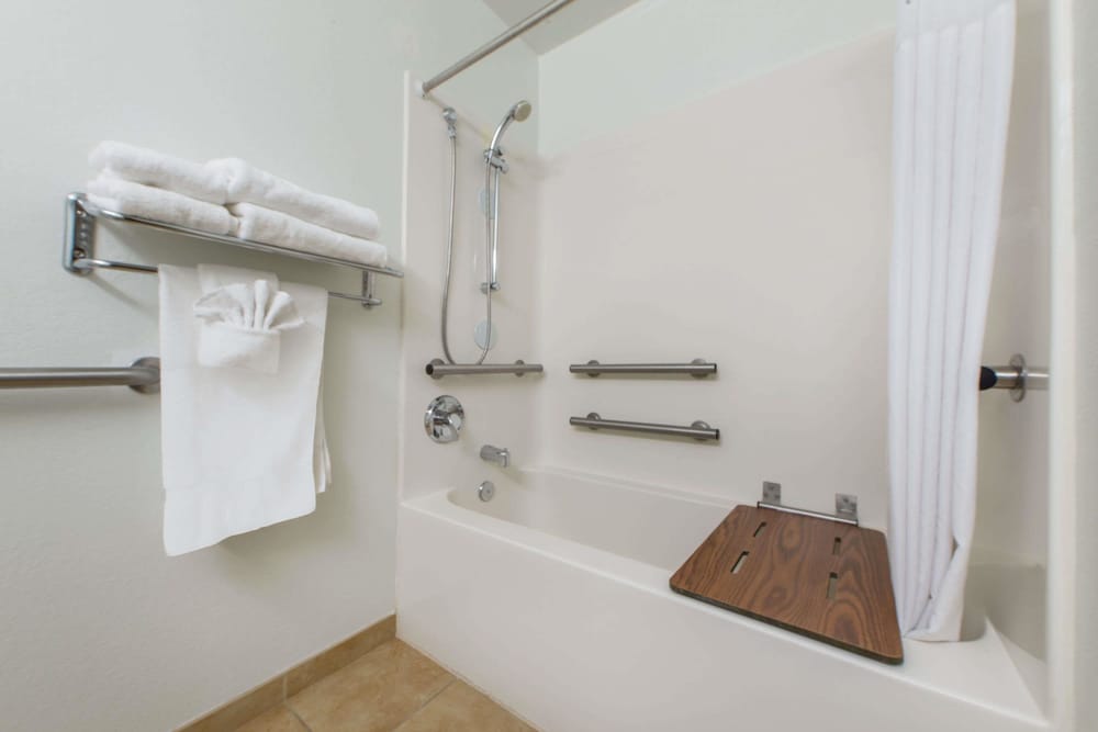Standard Room, 2 Queen Beds, Accessible photo 2