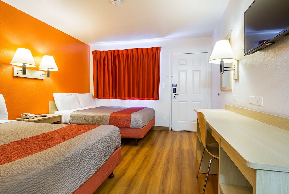 Standard Room, 2 Double Beds, Non Smoking photo 3