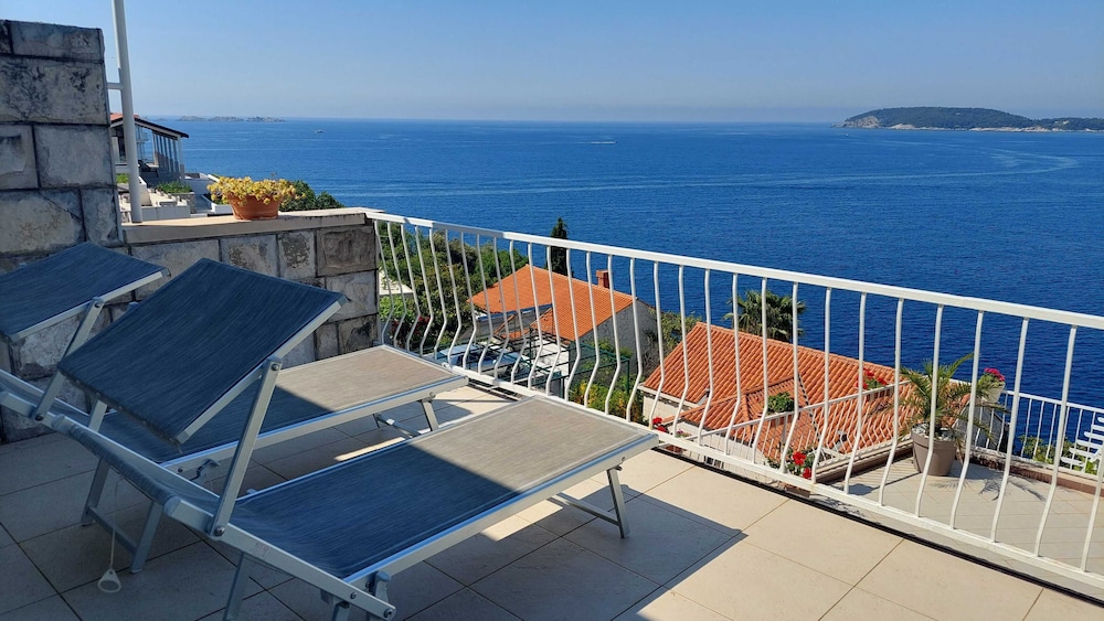 Apartment (Two-Bedroom Apartment with Balcony) photo 1