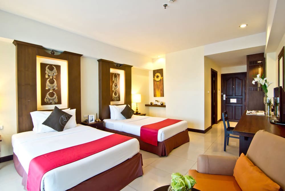 Deluxe Room, City View - Photo 8