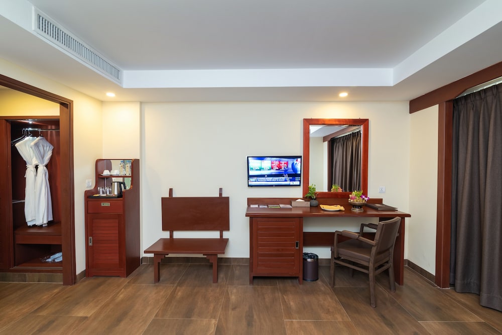 Deluxe Triple Room, Bathtub, Balcony - Photo 14