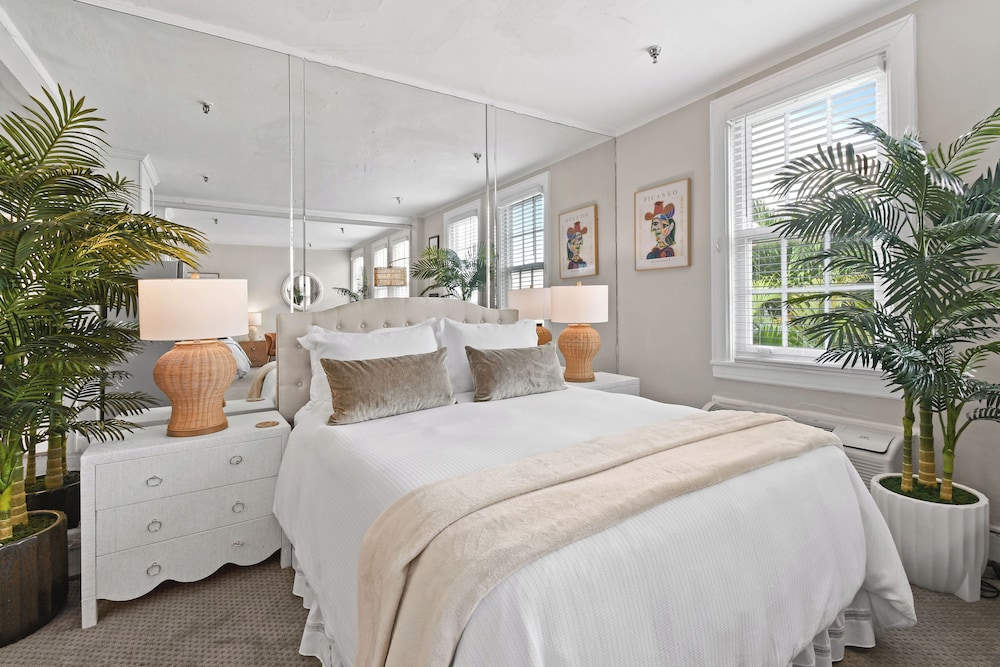 Condo, Tropical Queen Studio Suite
