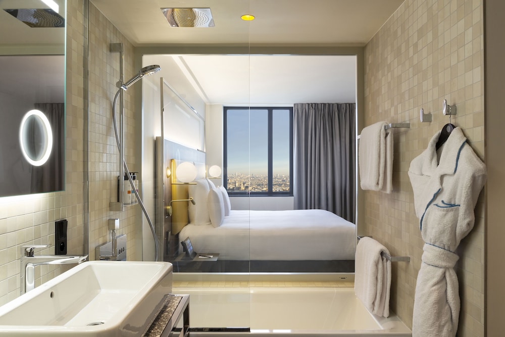 Deluxe Suite, 1 King Bed with Sofa bed (Paris View)