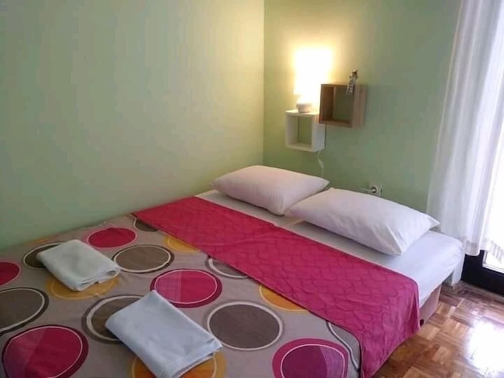 Budget Double Room with Shared Bathroom photo 3