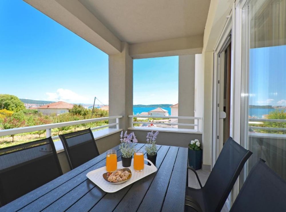 Apartment (Three Bedroom Apartment with Balcony) photo 3