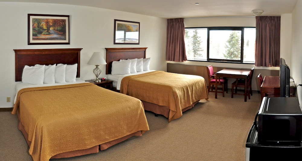 Deluxe Room, 2 Queen Beds, Refrigerator & Microwave - Photo 1