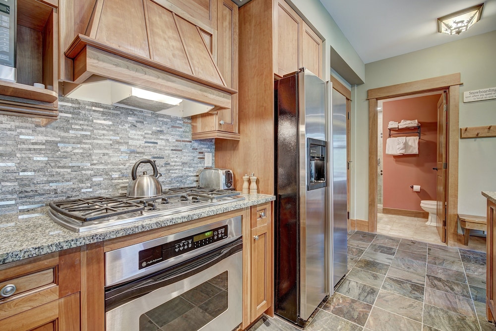 Premier Condo, 1 Bedroom (Lone Eagle, 2 Bath, Murphy) photo 2