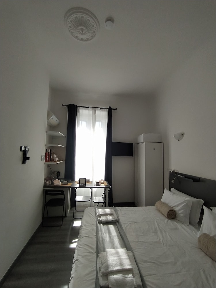 Deluxe Triple Room, Private Bathroom, City View, photo 6