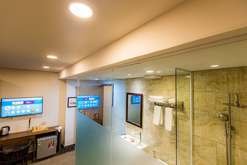 Superior Double Room, Window - Photo 4