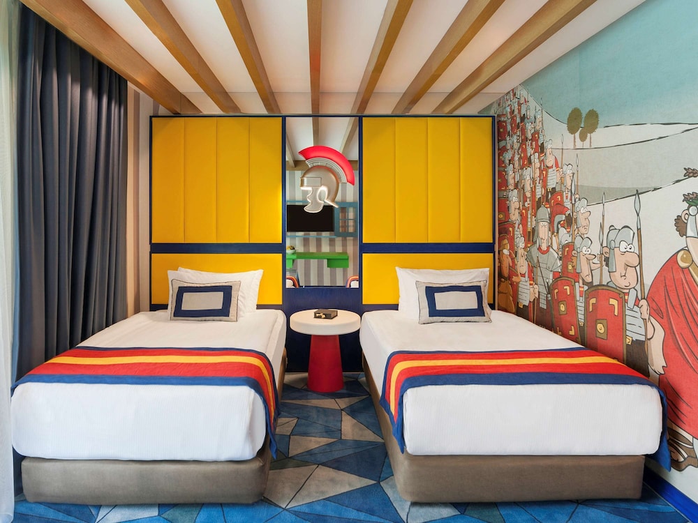 Suite, 1 King Bed, Garden View (Legendary)