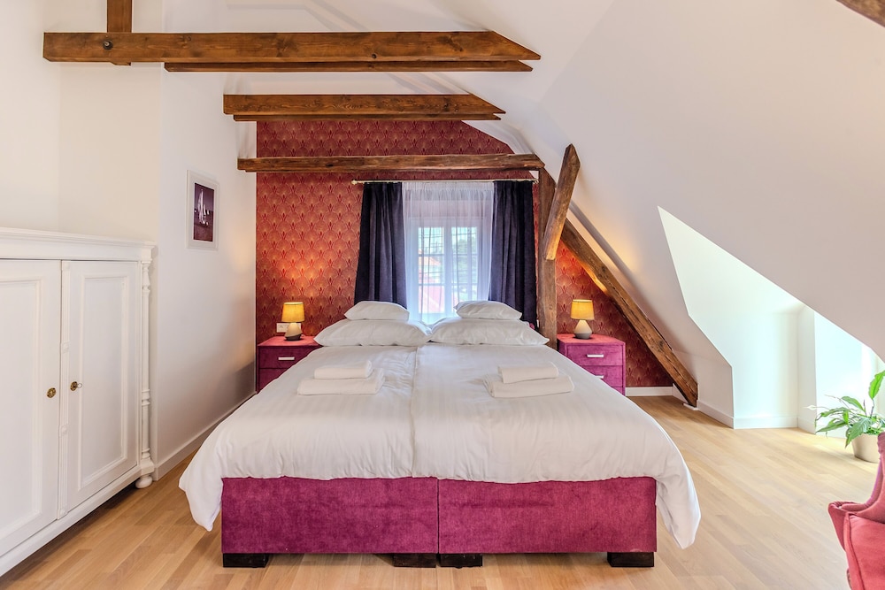 Luxury Room, Multiple Bedrooms (Fulop Panzio-Purple Orchid Room)