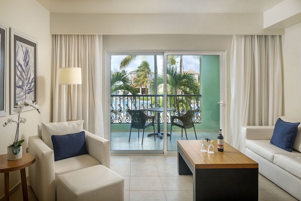 Junior Room, Pool View (Privilege) - Photo 2