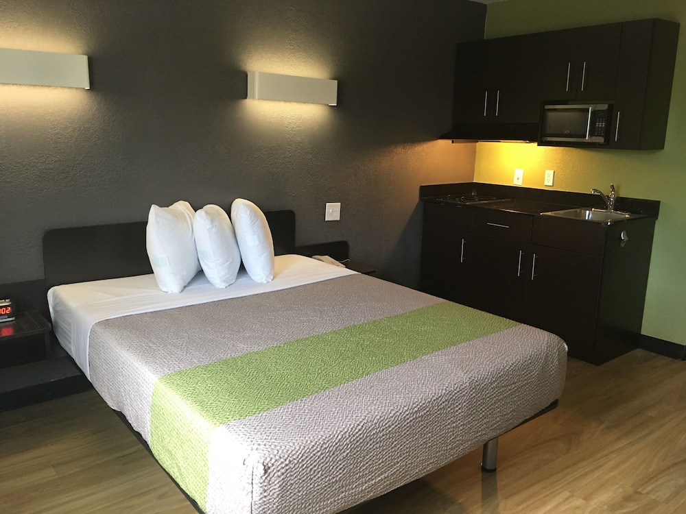 Standard Room, 1 Queen Bed, Non Smoking, Kitchenette photo 3