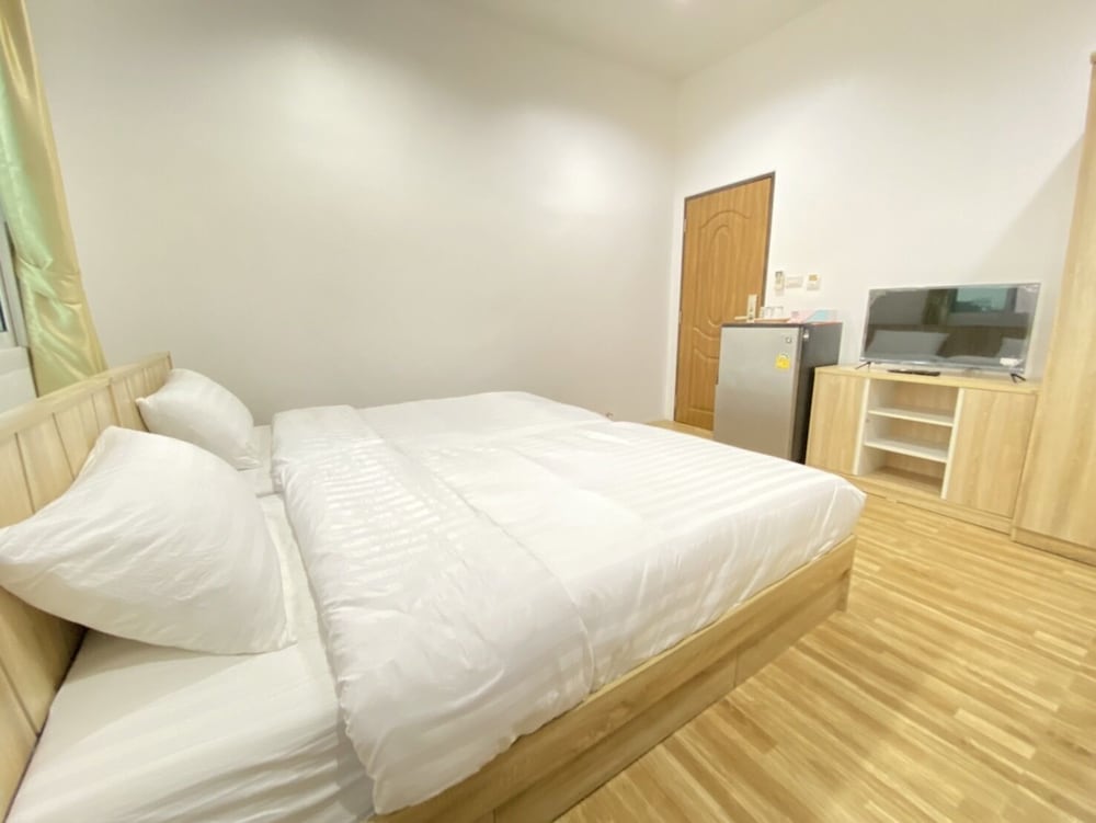 Royal Room, 2 Twin Beds, Non Smoking, City View photo 3