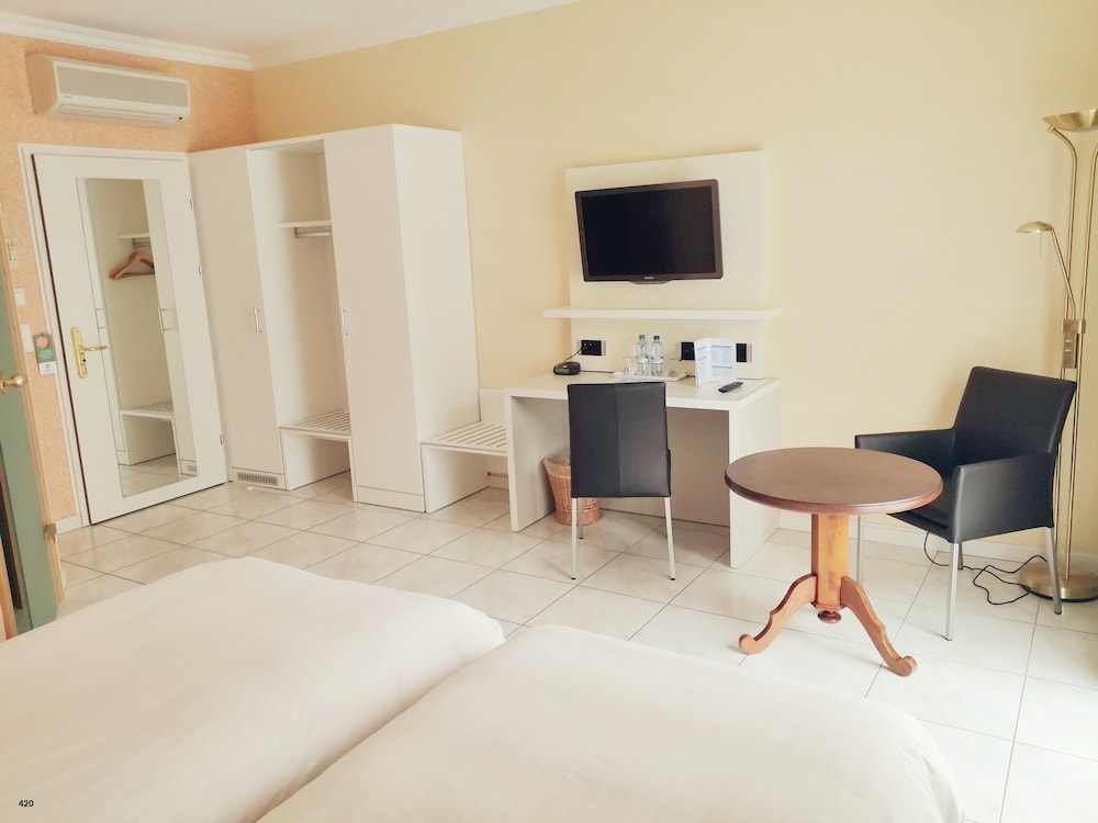 Deluxe Double Twin Room with Direct Lake View