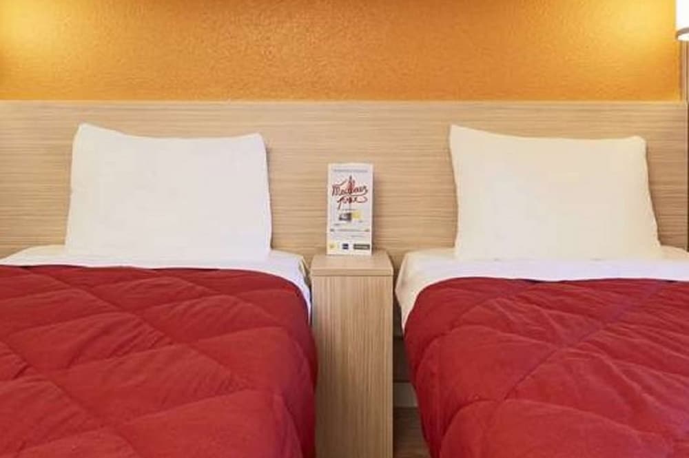 Standard Room, 2 Twin Beds - Photo 4