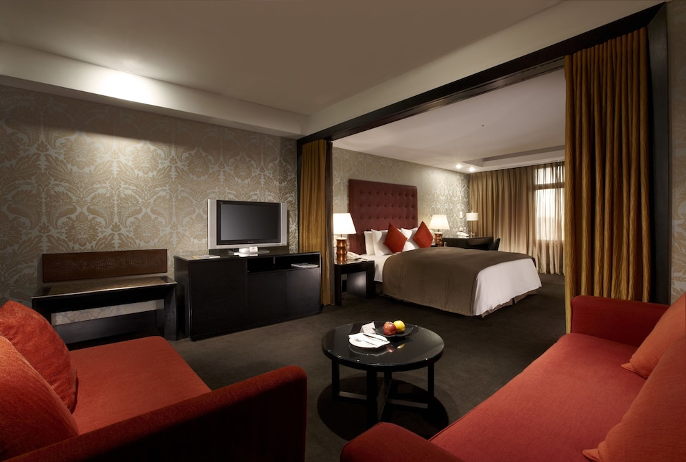 Junior Suite, 1 Queen Bed - Photo 1