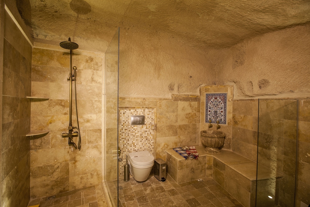 Cave Suite photo 3