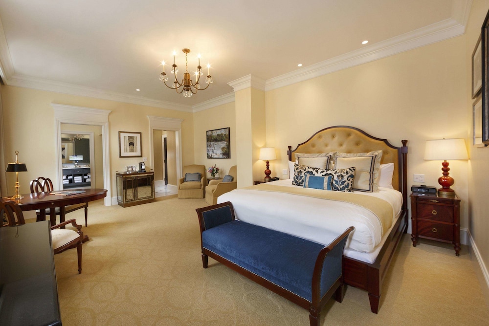 Grand Premier Room, 1 King Bed photo 2