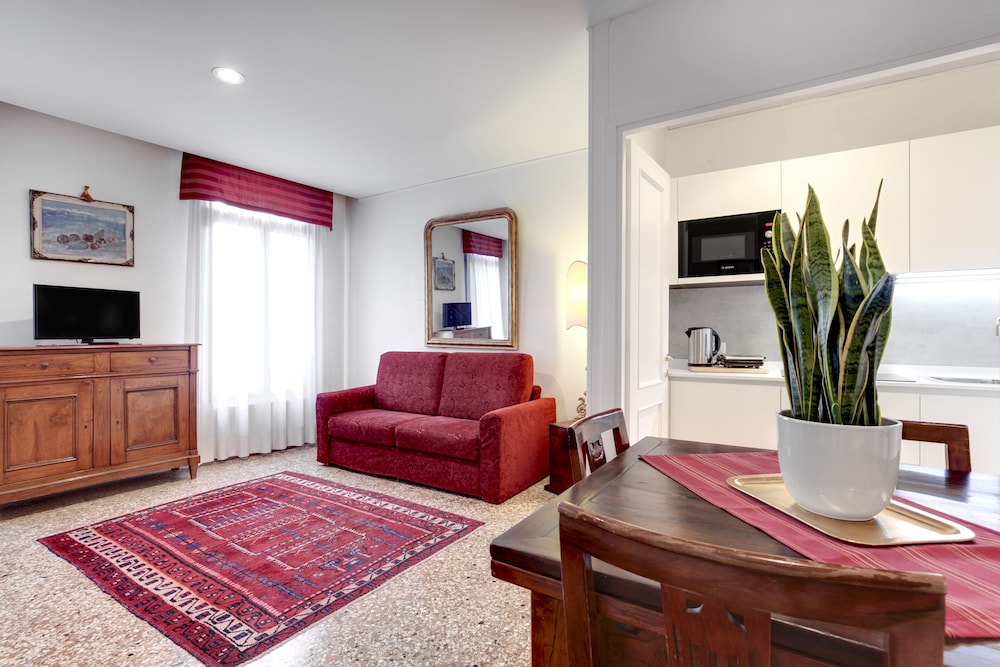 Suite, 1 Double Bed with Sofa bed photo 1