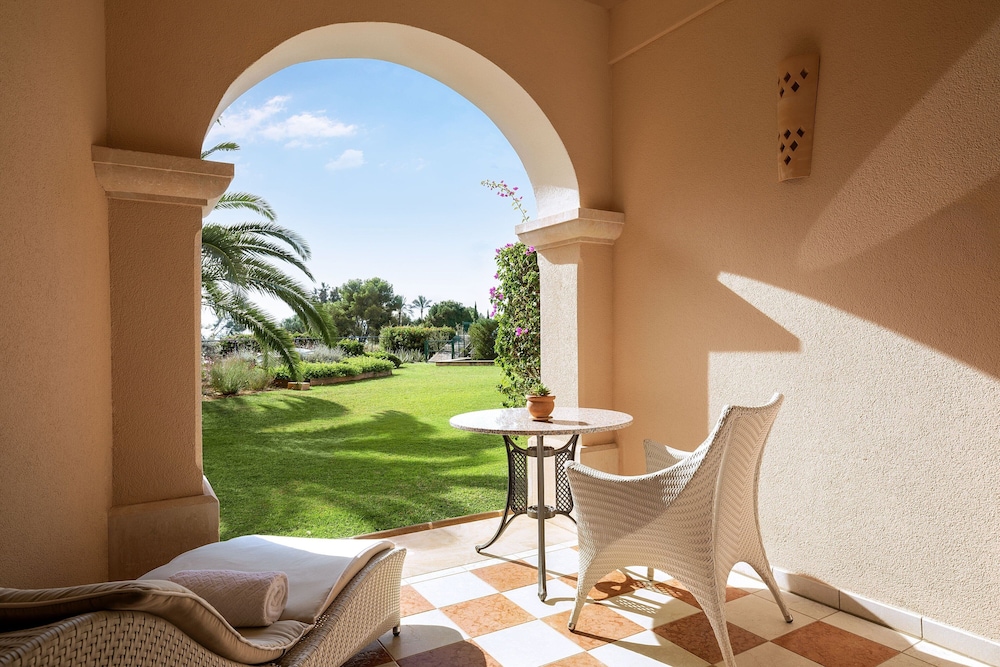 Grand Deluxe Room, 2 Twin Beds, Garden Access - Photo 6