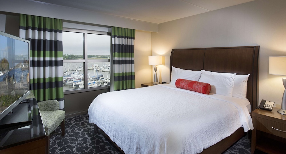 2 Bedroom Suite (1 King & 1 Queen), Balcony, View thumbnail 5
