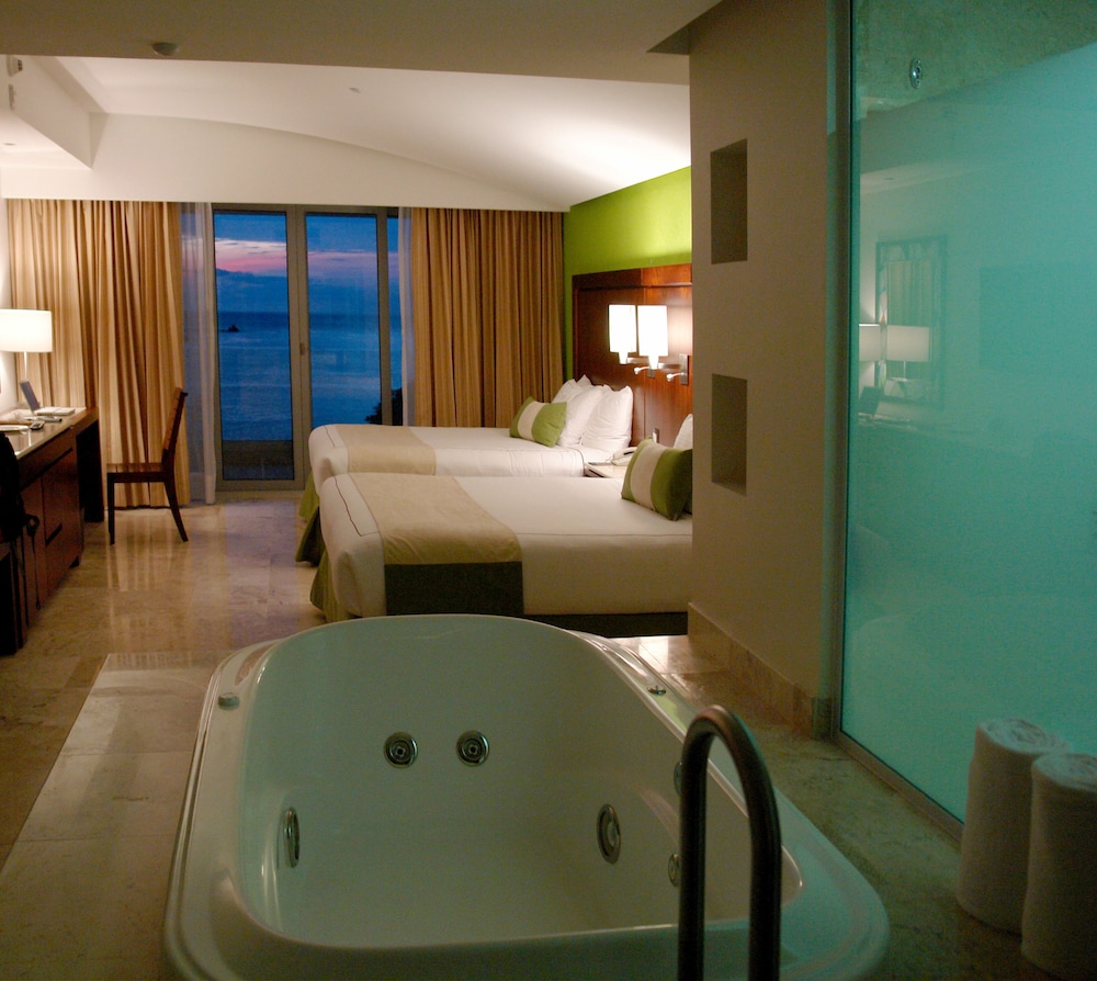 Luxury Suite, 2 Double Beds photo 3