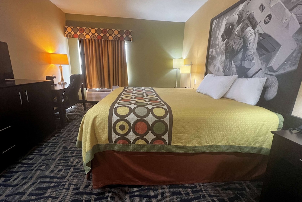 Standard Room, 1 King Bed - Photo 1