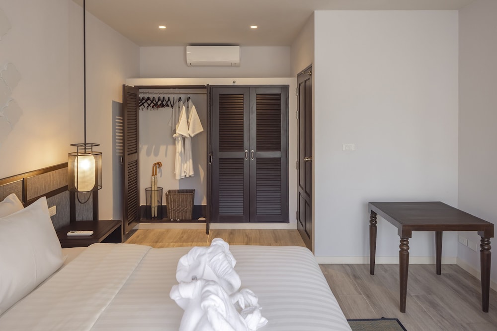 Suite, 1 Bedroom - Photo 4