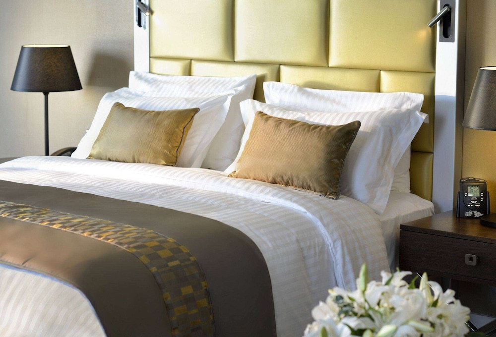 Suite, 1 King Bed, Smoking