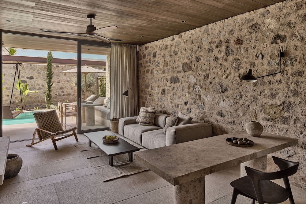 Theros Suite with Private Heated Pool - Photo 6