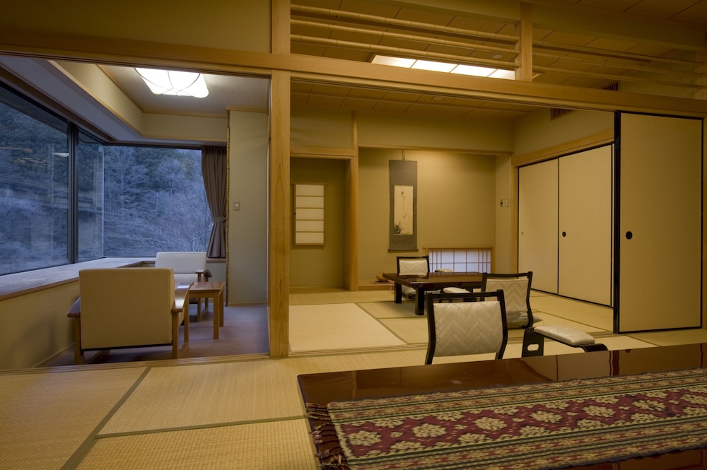 Japanese Style Room for 4 People with Extra Space