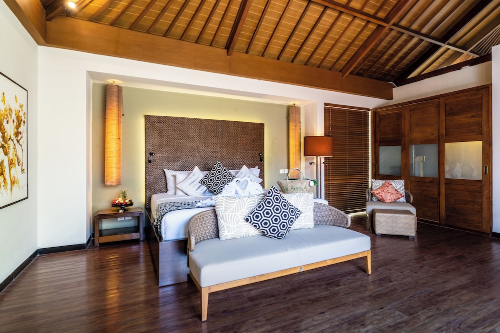 Three-Bedroom Villa with Private Pool - Photo 12