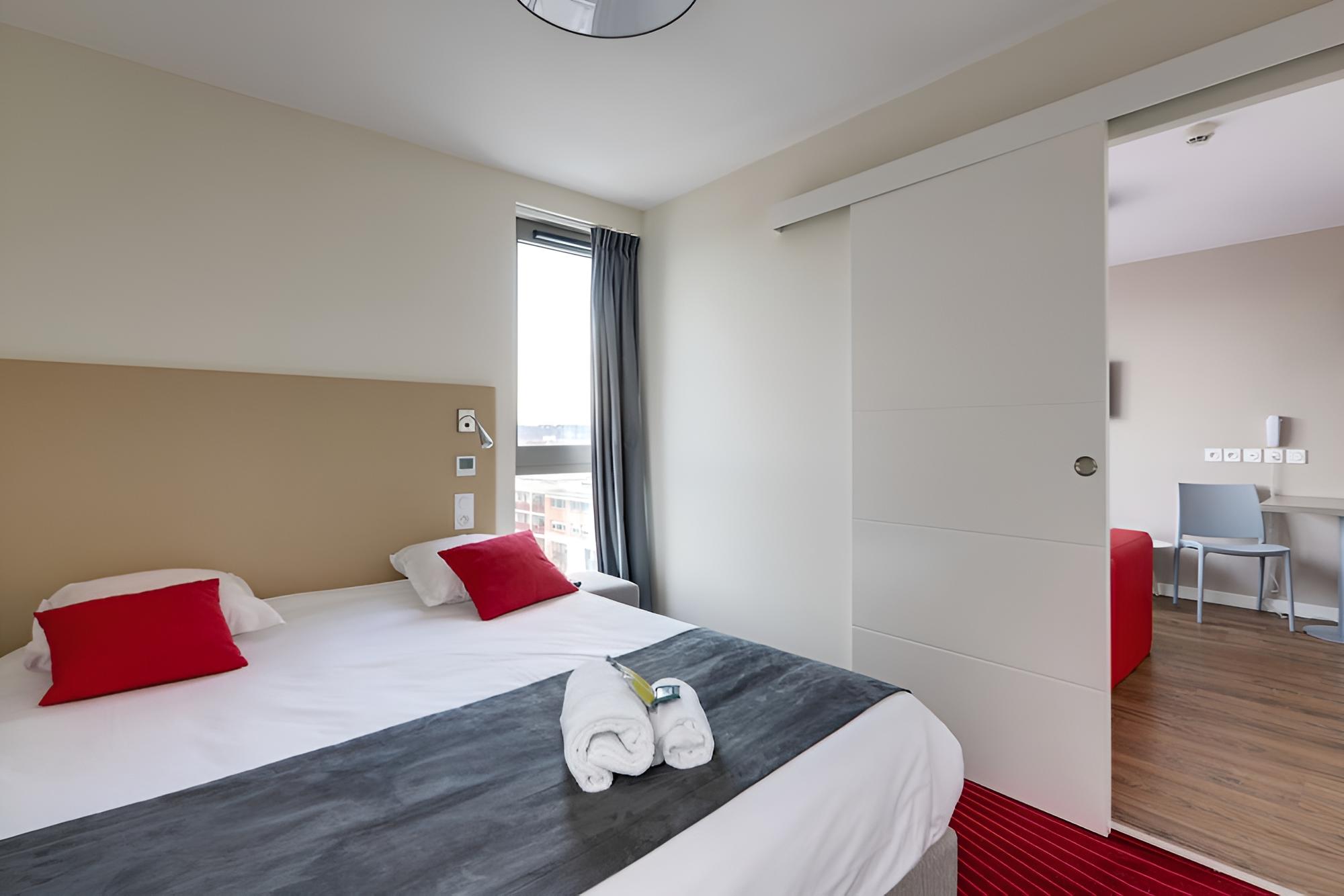 APARTMENT (DOUBLE BED AND SOFA BED)